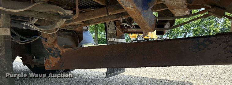 image for item MD9000 2006 Freightliner Business Class M2 106  rollback truck