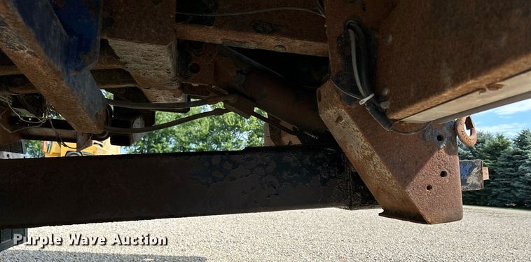 image for item MD9000 2006 Freightliner Business Class M2 106  rollback truck