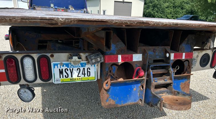 image for item MD9000 2006 Freightliner Business Class M2 106  rollback truck