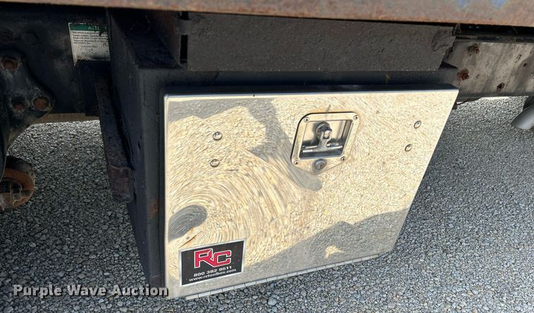 image for item MD9000 2006 Freightliner Business Class M2 106  rollback truck