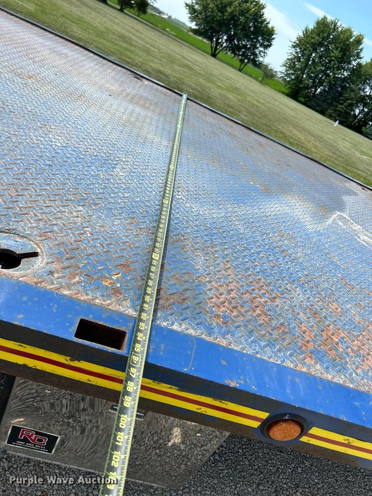 image for item MD9000 2006 Freightliner Business Class M2 106  rollback truck