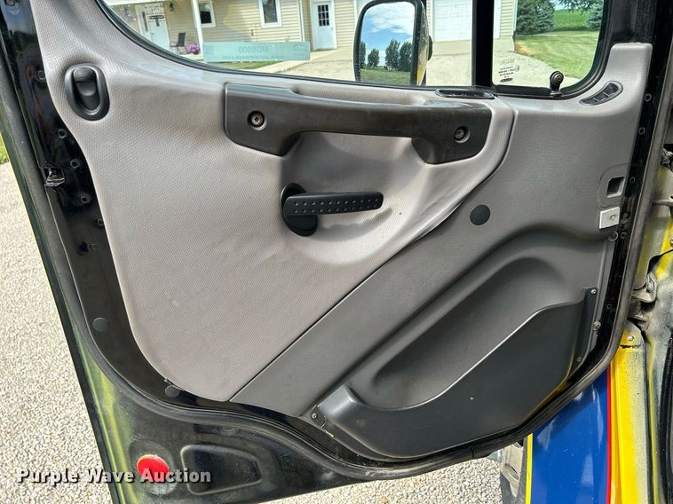 image for item MD9000 2006 Freightliner Business Class M2 106  rollback truck