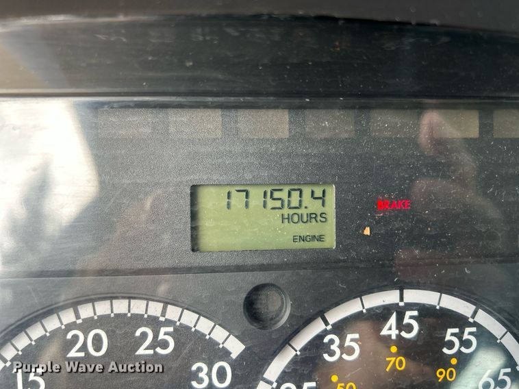 image for item MD9000 2006 Freightliner Business Class M2 106  rollback truck