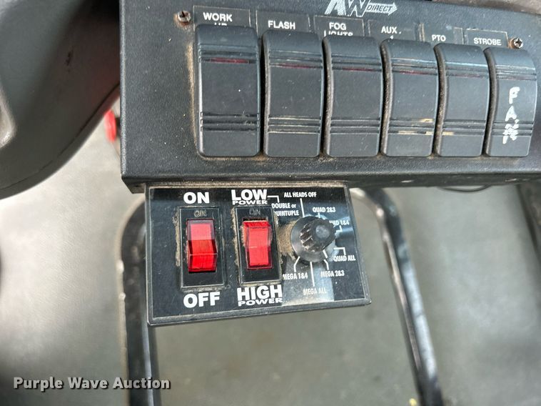 image for item MD9000 2006 Freightliner Business Class M2 106  rollback truck