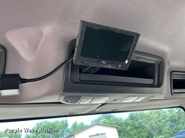 image for item MD9000 2006 Freightliner Business Class M2 106  rollback truck