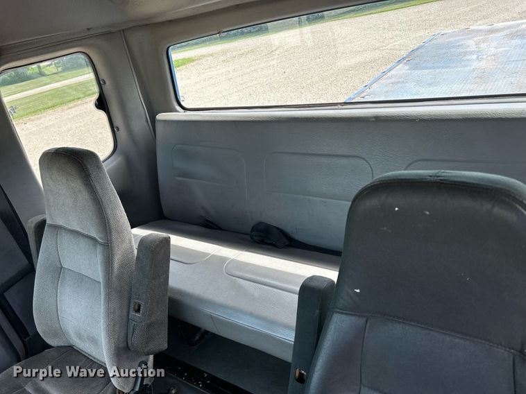 image for item MD9000 2006 Freightliner Business Class M2 106  rollback truck