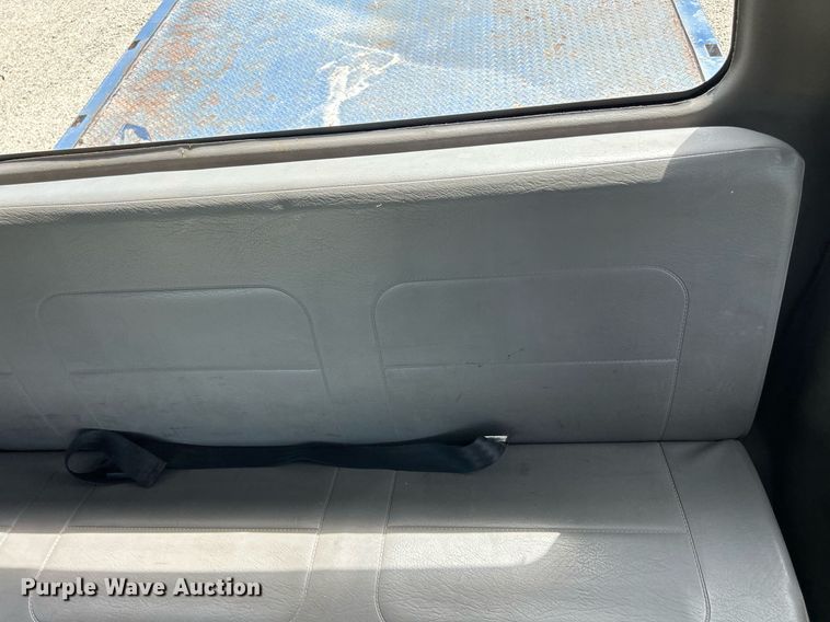 image for item MD9000 2006 Freightliner Business Class M2 106  rollback truck