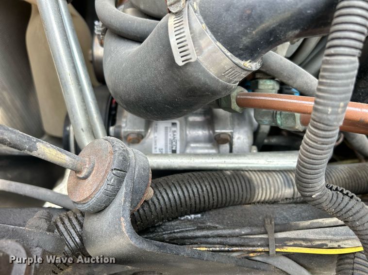 image for item MD9000 2006 Freightliner Business Class M2 106  rollback truck