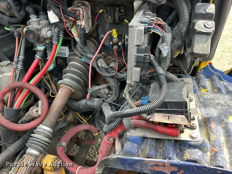 image for item MD9000 2006 Freightliner Business Class M2 106  rollback truck