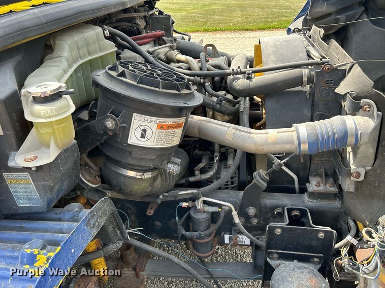 image for item MD9000 2006 Freightliner Business Class M2 106  rollback truck