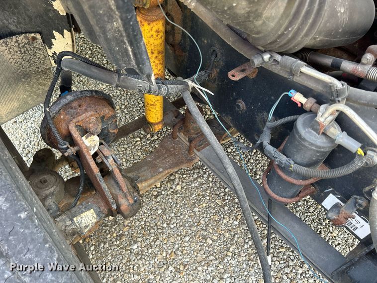 image for item MD9000 2006 Freightliner Business Class M2 106  rollback truck