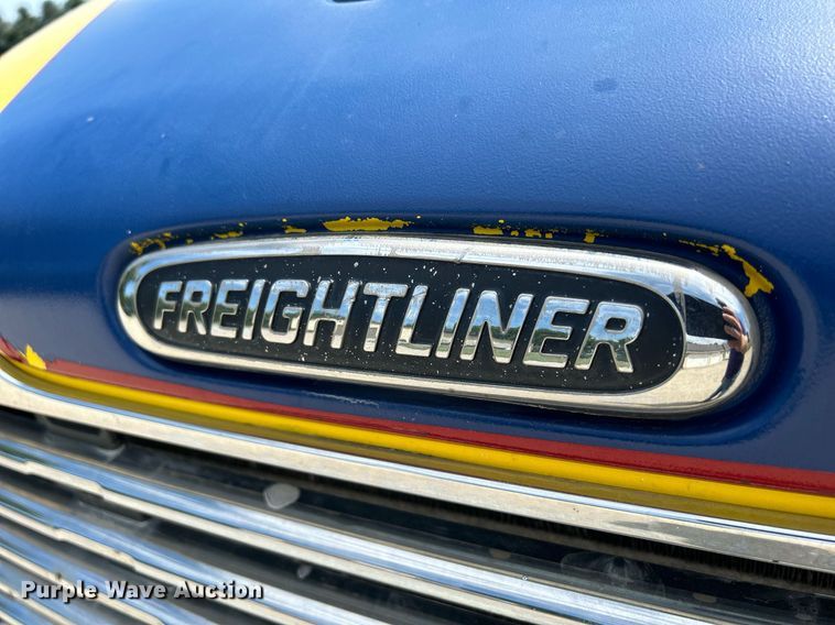 image for item MD9000 2006 Freightliner Business Class M2 106  rollback truck