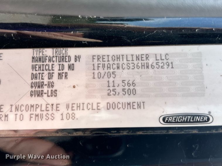 image for item MD9000 2006 Freightliner Business Class M2 106  rollback truck