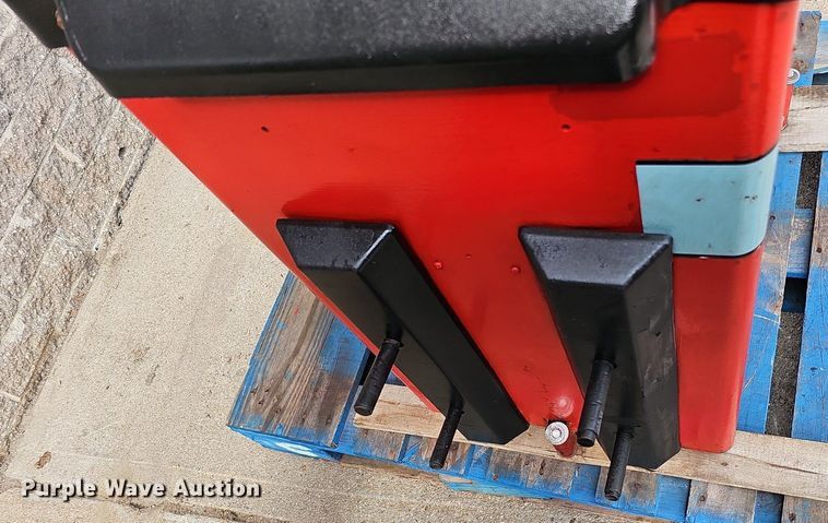 image for item MD9900 (2) Tire balancers