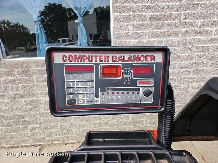 image for item MD9900 (2) Tire balancers