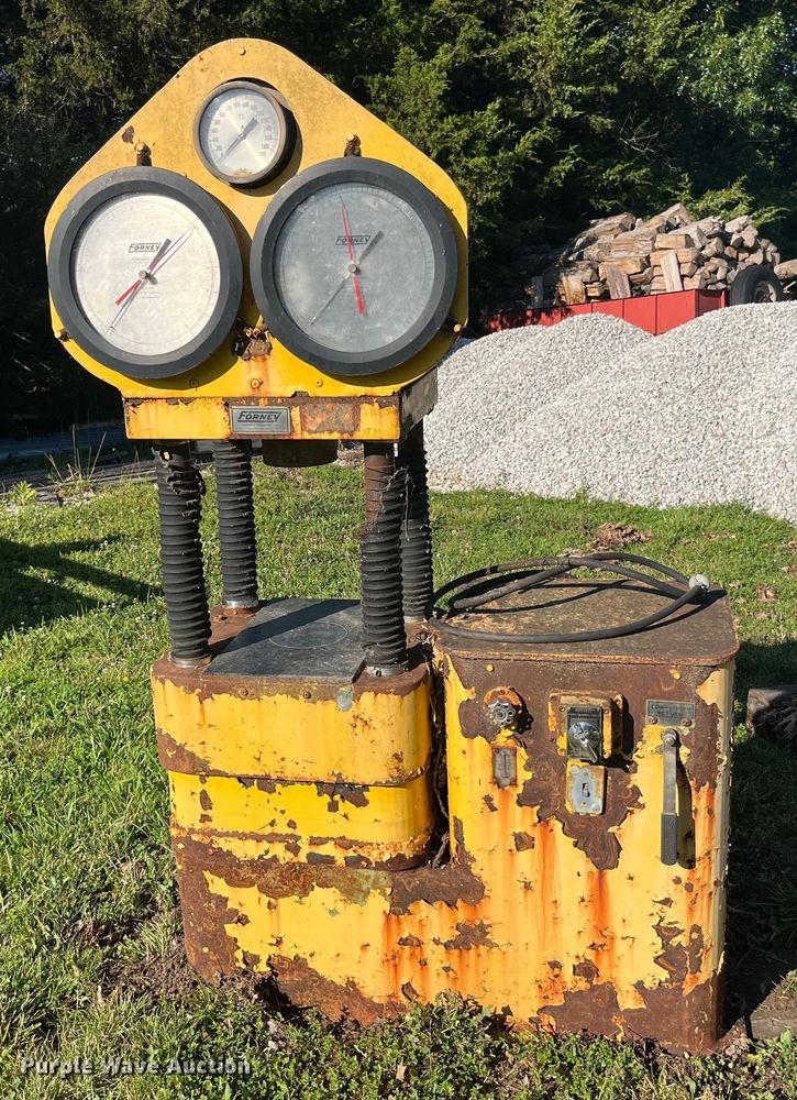 image for item MG9345 Concrete cylinder testing machine