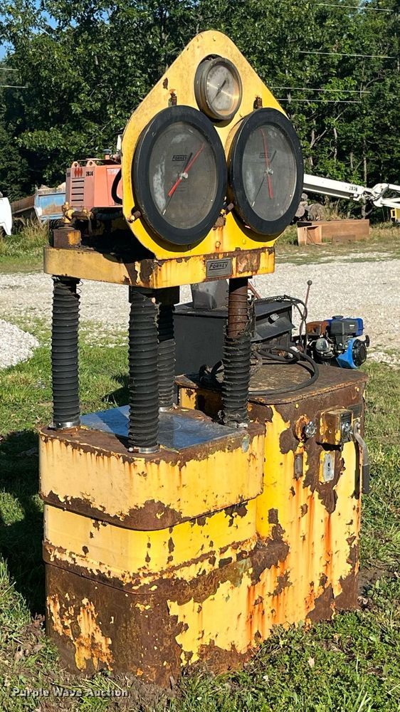 image for item MG9345 Concrete cylinder testing machine