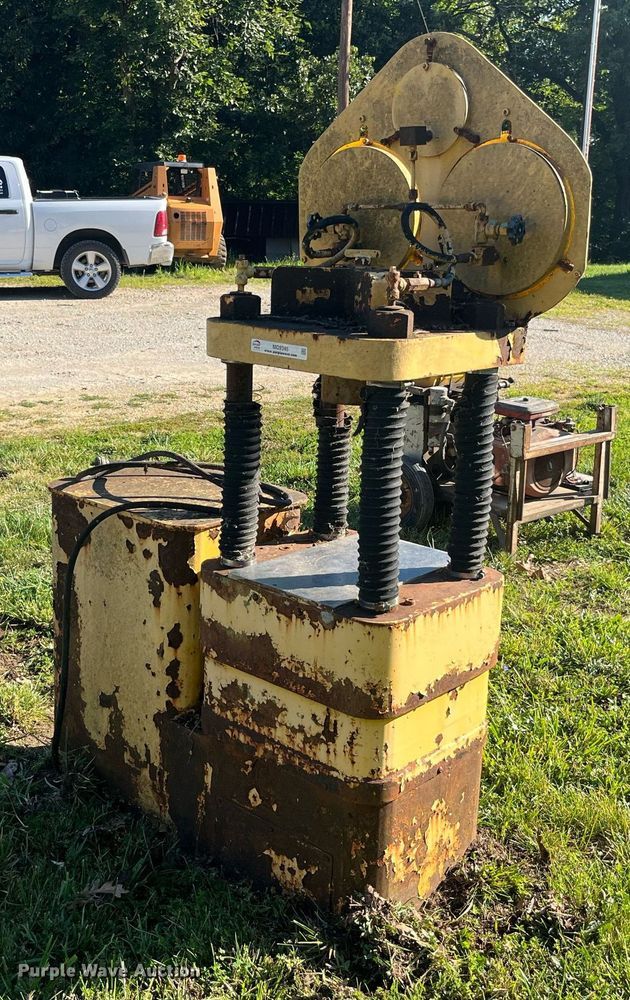 image for item MG9345 Concrete cylinder testing machine