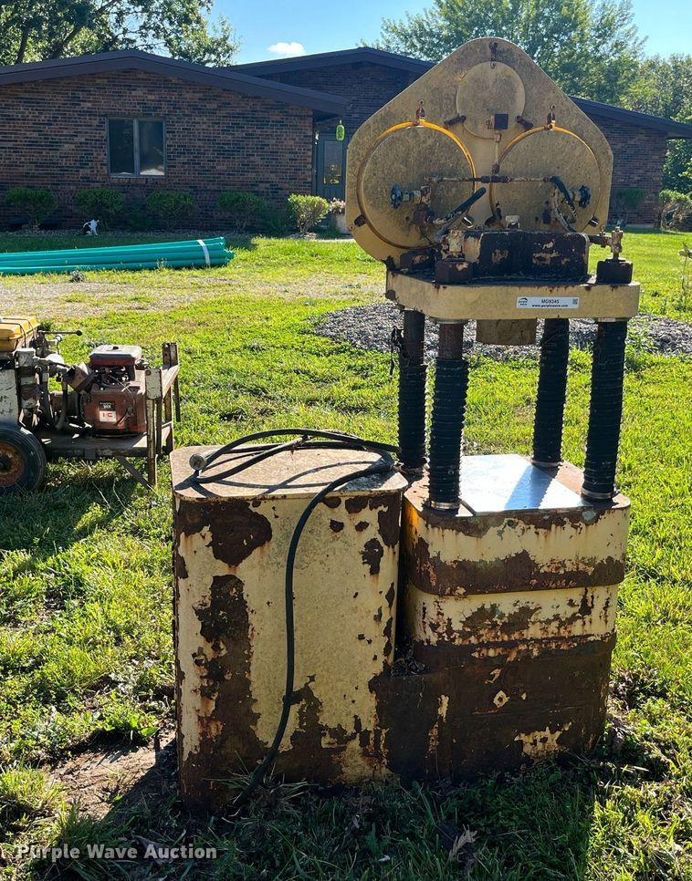 image for item MG9345 Concrete cylinder testing machine