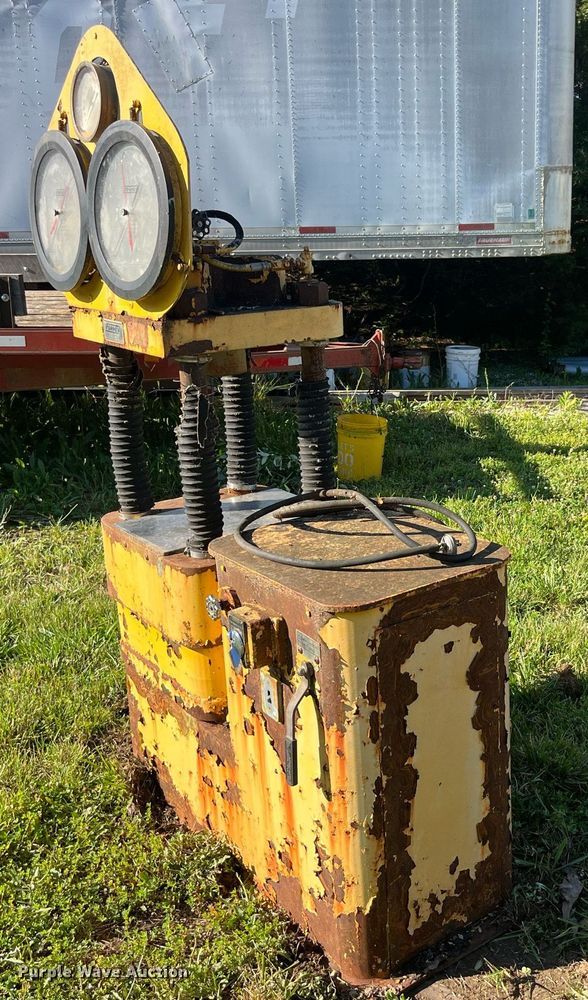 image for item MG9345 Concrete cylinder testing machine