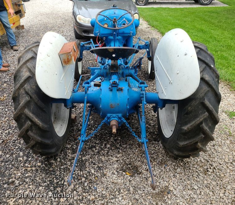 image for item MG9541 Ford 8N  tractor