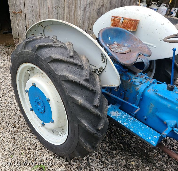 image for item MG9541 Ford 8N  tractor