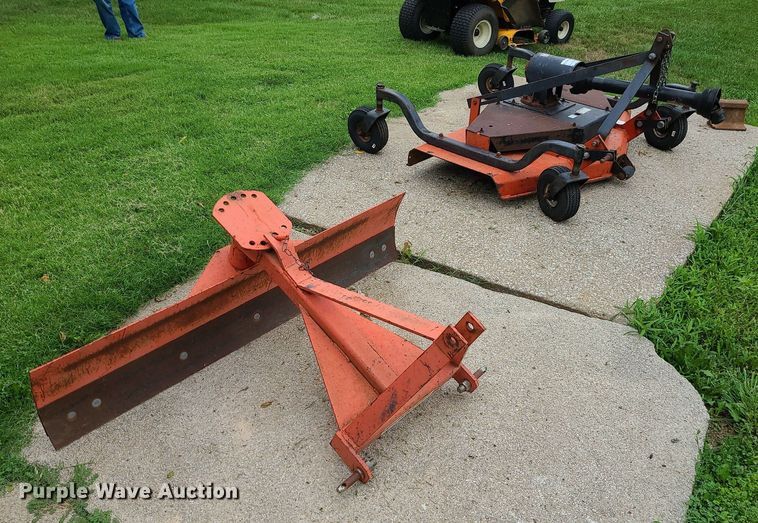 image for item MG9542 (2) pieces of ag equipment