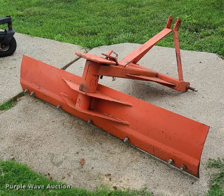 image for item MG9542 (2) pieces of ag equipment