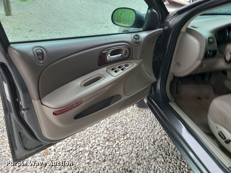 image for item MG9545 2004 Chrysler Concorde