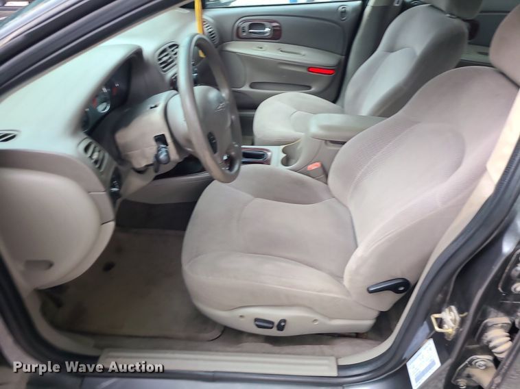 image for item MG9545 2004 Chrysler Concorde