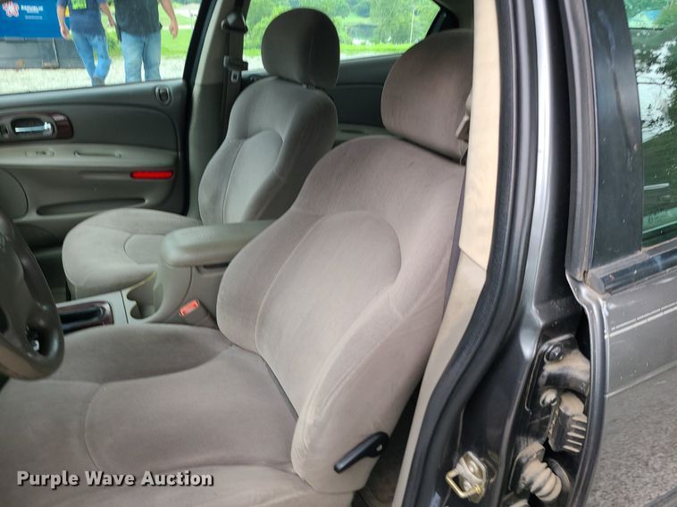 image for item MG9545 2004 Chrysler Concorde