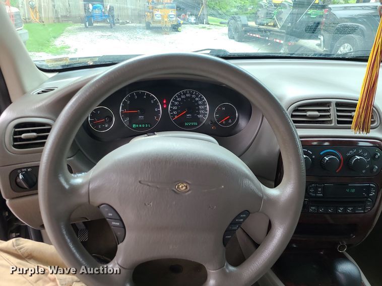 image for item MG9545 2004 Chrysler Concorde