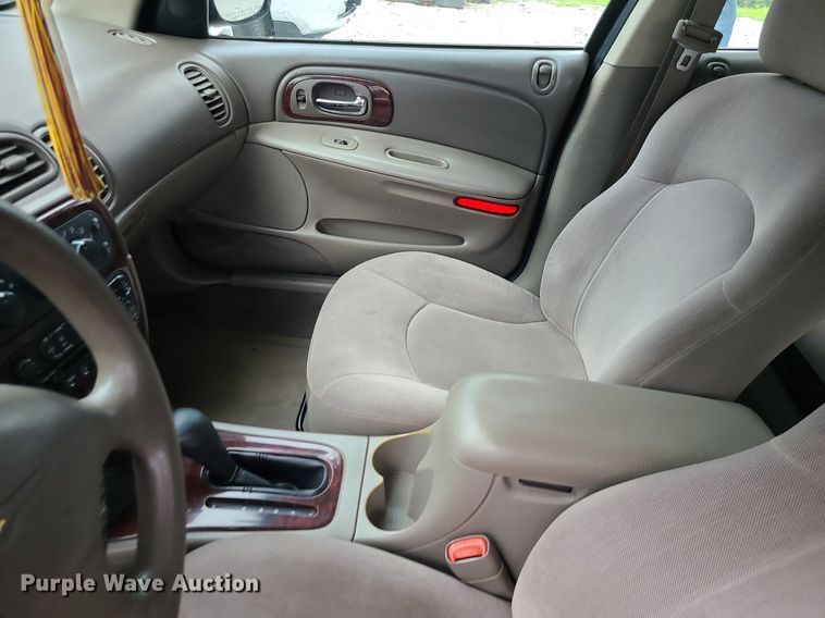 image for item MG9545 2004 Chrysler Concorde