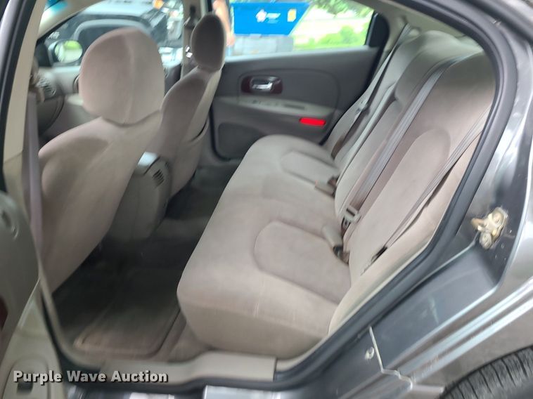 image for item MG9545 2004 Chrysler Concorde