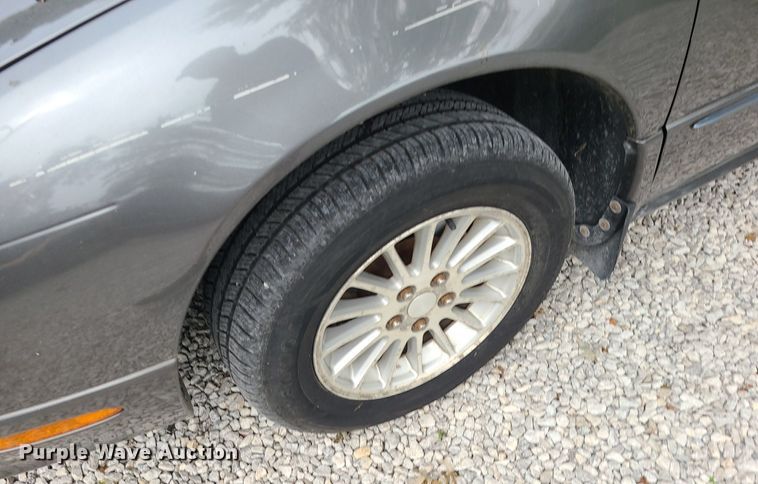 image for item MG9545 2004 Chrysler Concorde