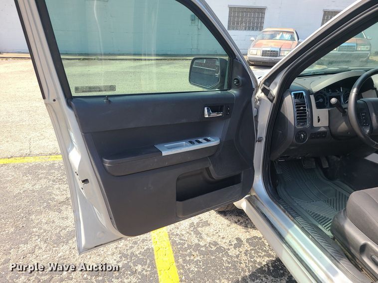 image for item MG9607 2008 Mercury Mariner  SUV