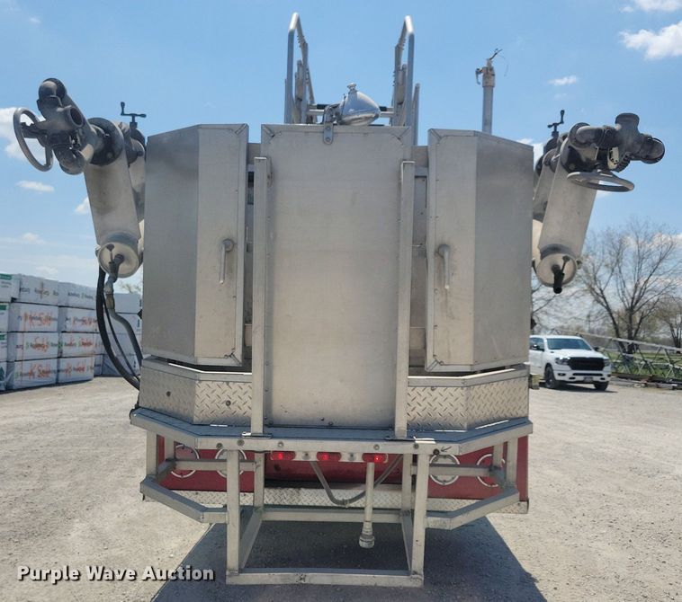 image for item MO9718 1984 Sutphen TS-1004  aerial platform fire truck