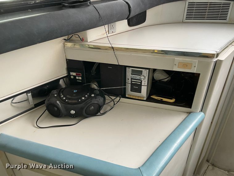 image for item MR9076 1989 Wellcraft  boat