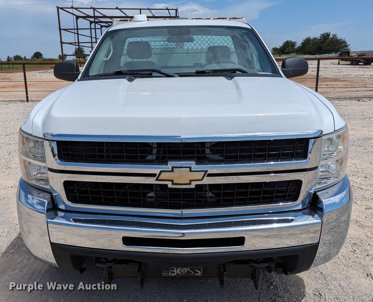 image for item MY9378 2010 Chevrolet Silverado 2500HD  utility bed pickup truck