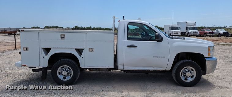 image for item MY9378 2010 Chevrolet Silverado 2500HD  utility bed pickup truck