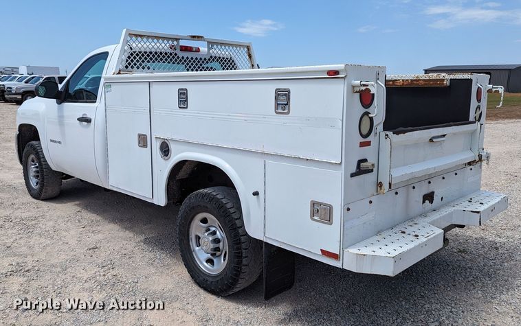 image for item MY9378 2010 Chevrolet Silverado 2500HD  utility bed pickup truck