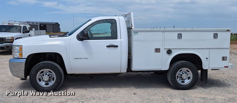 image for item MY9378 2010 Chevrolet Silverado 2500HD  utility bed pickup truck