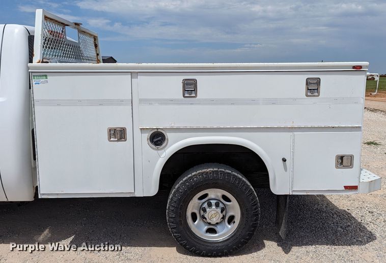 image for item MY9378 2010 Chevrolet Silverado 2500HD  utility bed pickup truck