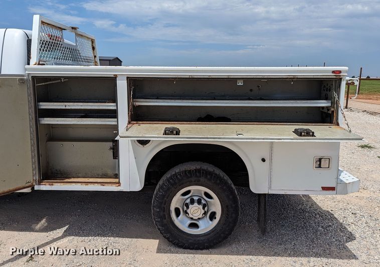 image for item MY9378 2010 Chevrolet Silverado 2500HD  utility bed pickup truck