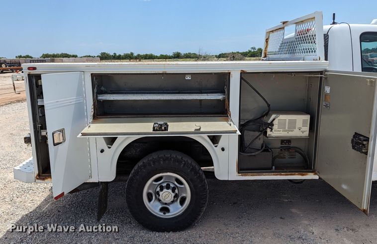 image for item MY9378 2010 Chevrolet Silverado 2500HD  utility bed pickup truck