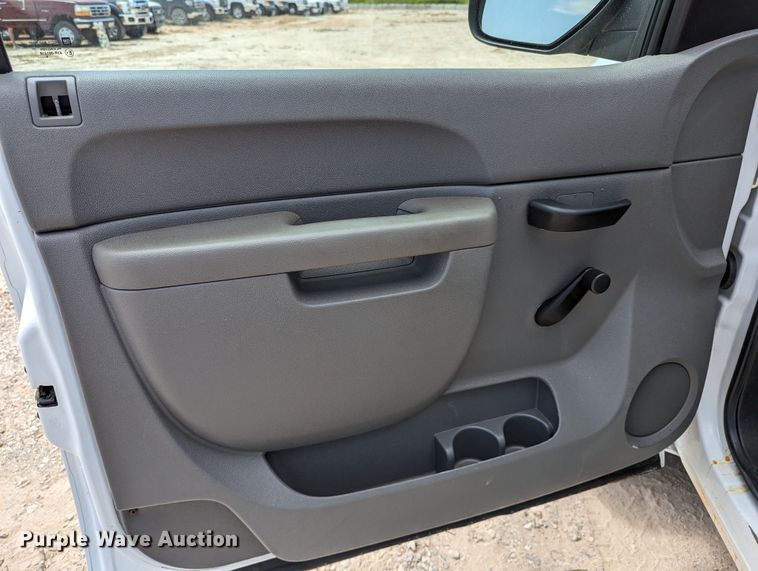 image for item MY9378 2010 Chevrolet Silverado 2500HD  utility bed pickup truck