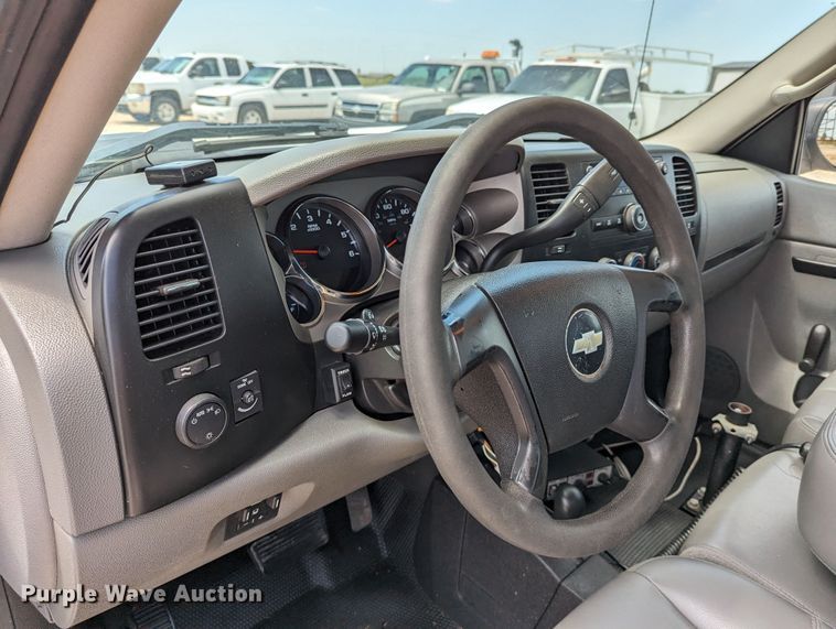 image for item MY9378 2010 Chevrolet Silverado 2500HD  utility bed pickup truck