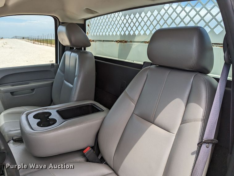 image for item MY9378 2010 Chevrolet Silverado 2500HD  utility bed pickup truck