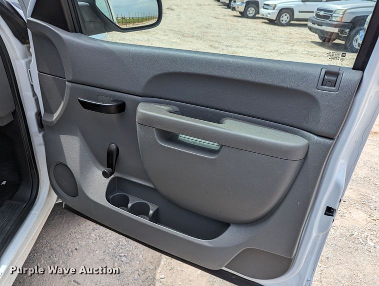 image for item MY9378 2010 Chevrolet Silverado 2500HD  utility bed pickup truck