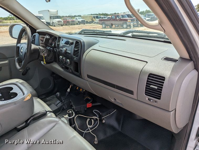 image for item MY9378 2010 Chevrolet Silverado 2500HD  utility bed pickup truck